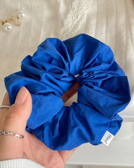 Scrunchie Biru Berinspirasikan Zhang Ruonan