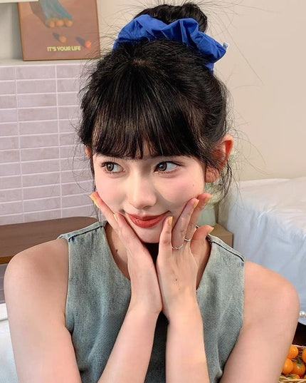 Scrunchie Biru Berinspirasikan Zhang Ruonan