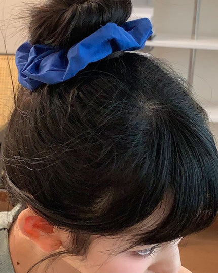 Scrunchie Biru Berinspirasikan Zhang Ruonan