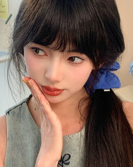 Scrunchie Biru Berinspirasikan Zhang Ruonan
