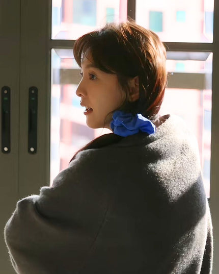 Scrunchie Biru Berinspirasikan Zhang Ruonan